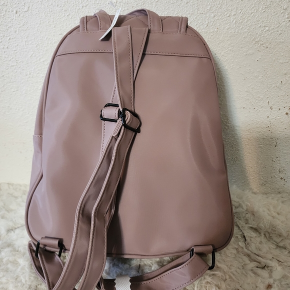 Backpack - Picture 4 of 7